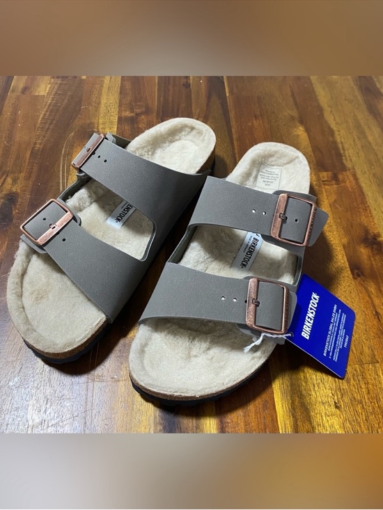 Birkenstock Shoes - NWT Birkenstock Arizona Shearling-Lined Sandals in Gray with Rose Gold Buck.